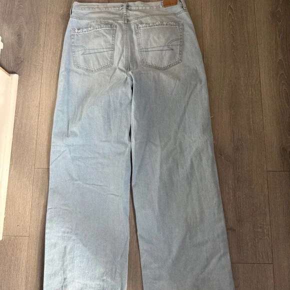American Eagle Outfitters Women's Light Wash Distressed Wide Leg Jeans Size 8 - Picture 7 of 7